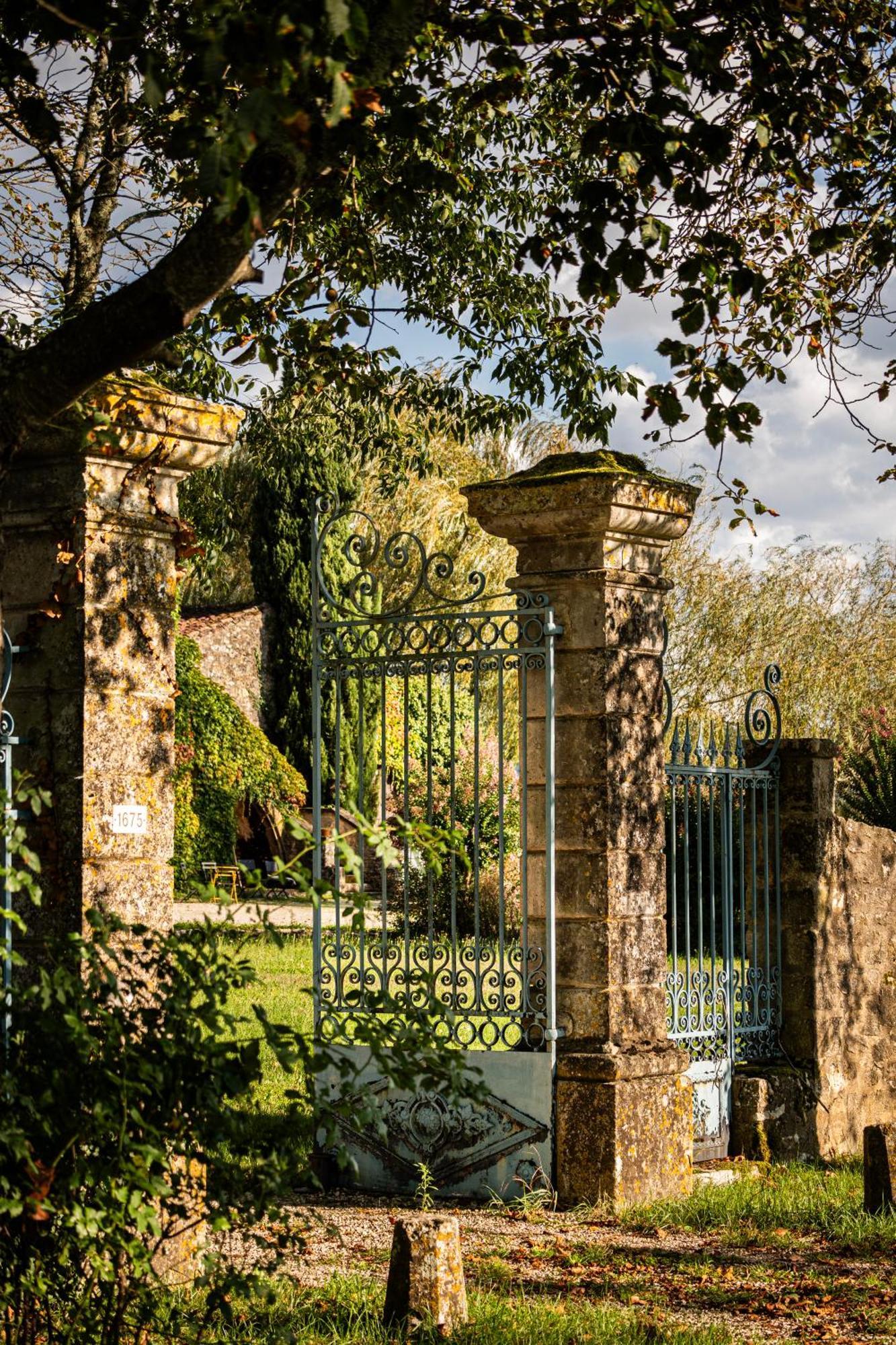 Chateau La Gineste - Castle And Vineyard Duravel Kültér fotó